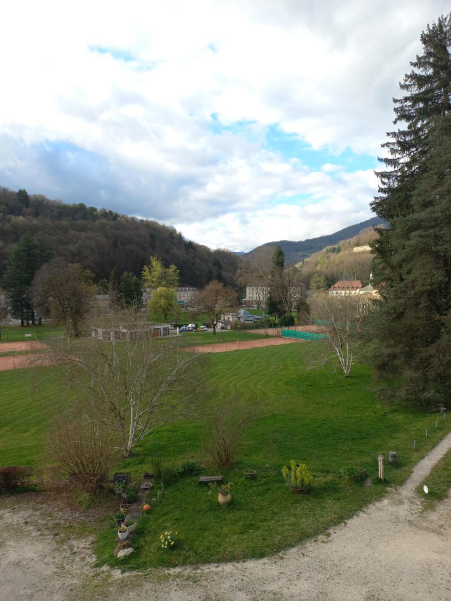 Residence Du Parc Saint-Martin-dʼUriage 外观 照片
