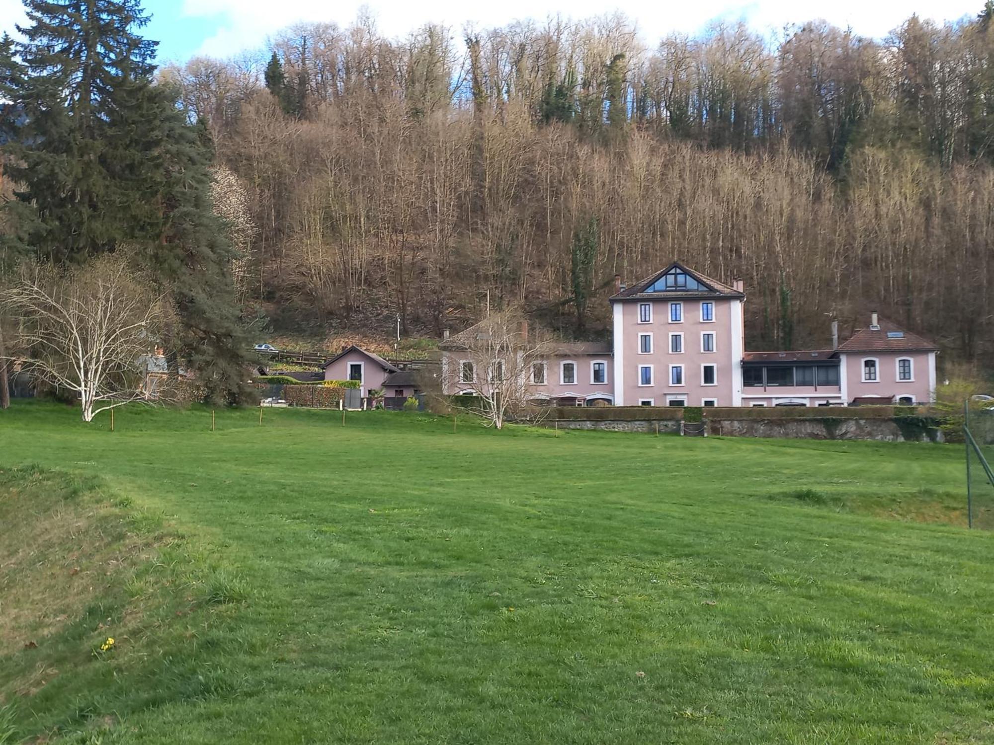 Residence Du Parc Saint-Martin-dʼUriage 外观 照片