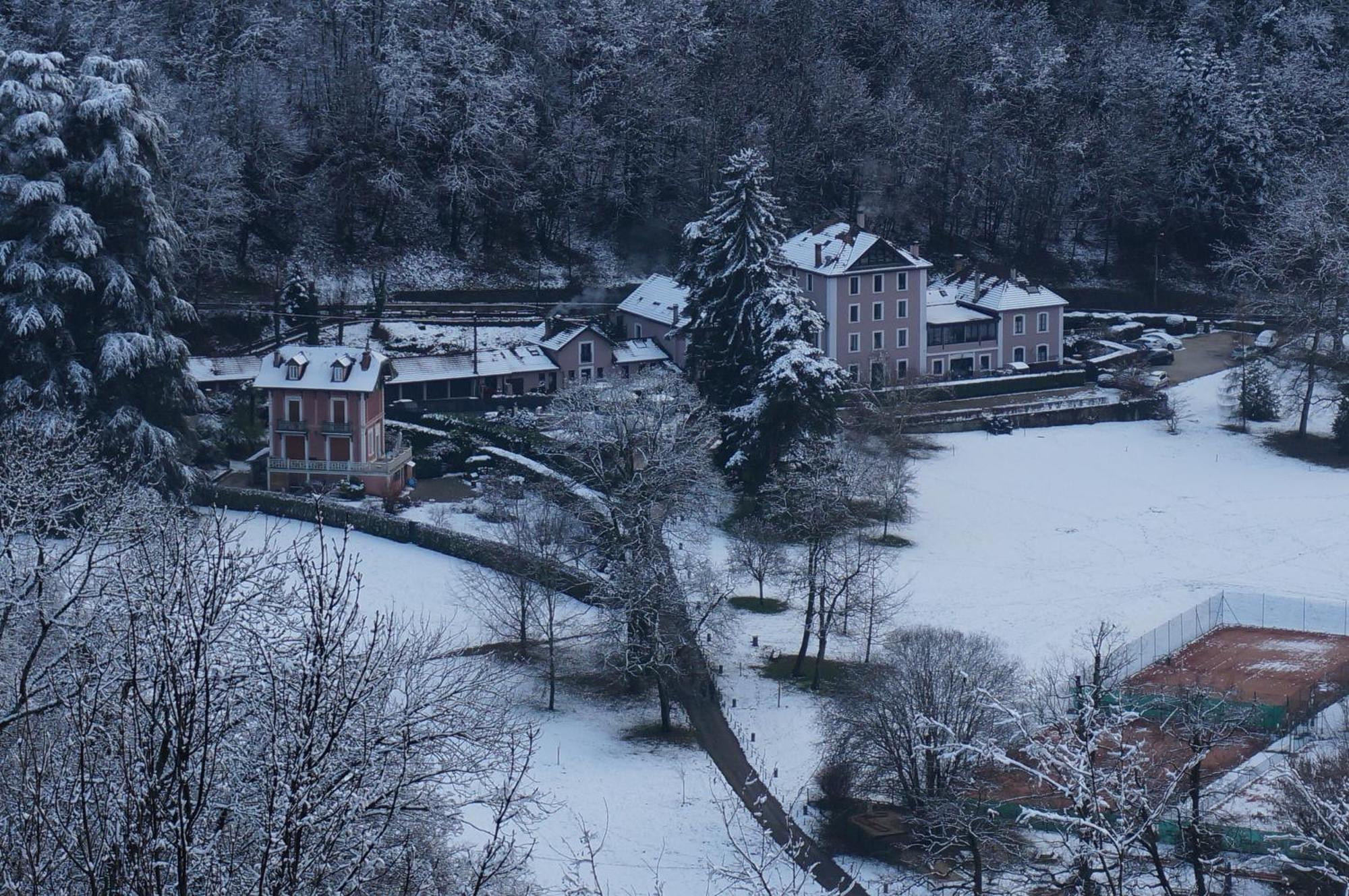 Residence Du Parc Saint-Martin-dʼUriage 外观 照片